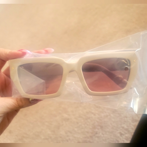Dezi | Switch Sunglasses - Picture 2 of 2